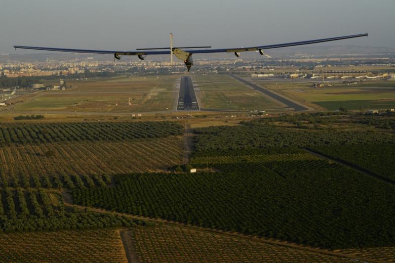 Solar Impulse 2 approaches the runway at Seville international airport