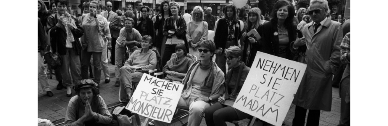 Mulheres em greve nas ruas de Zurique por ocasião da greve nacional feminina de 14 de junho de 1991 © KEYSTONE/Str.