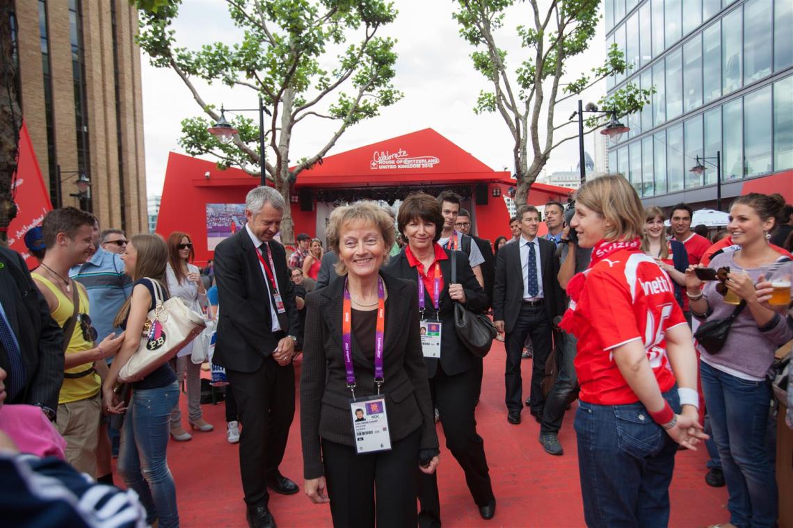 Eveline Widmer-Schlumpf, présidente de la Confédération suisse, visite la House of Switzerland