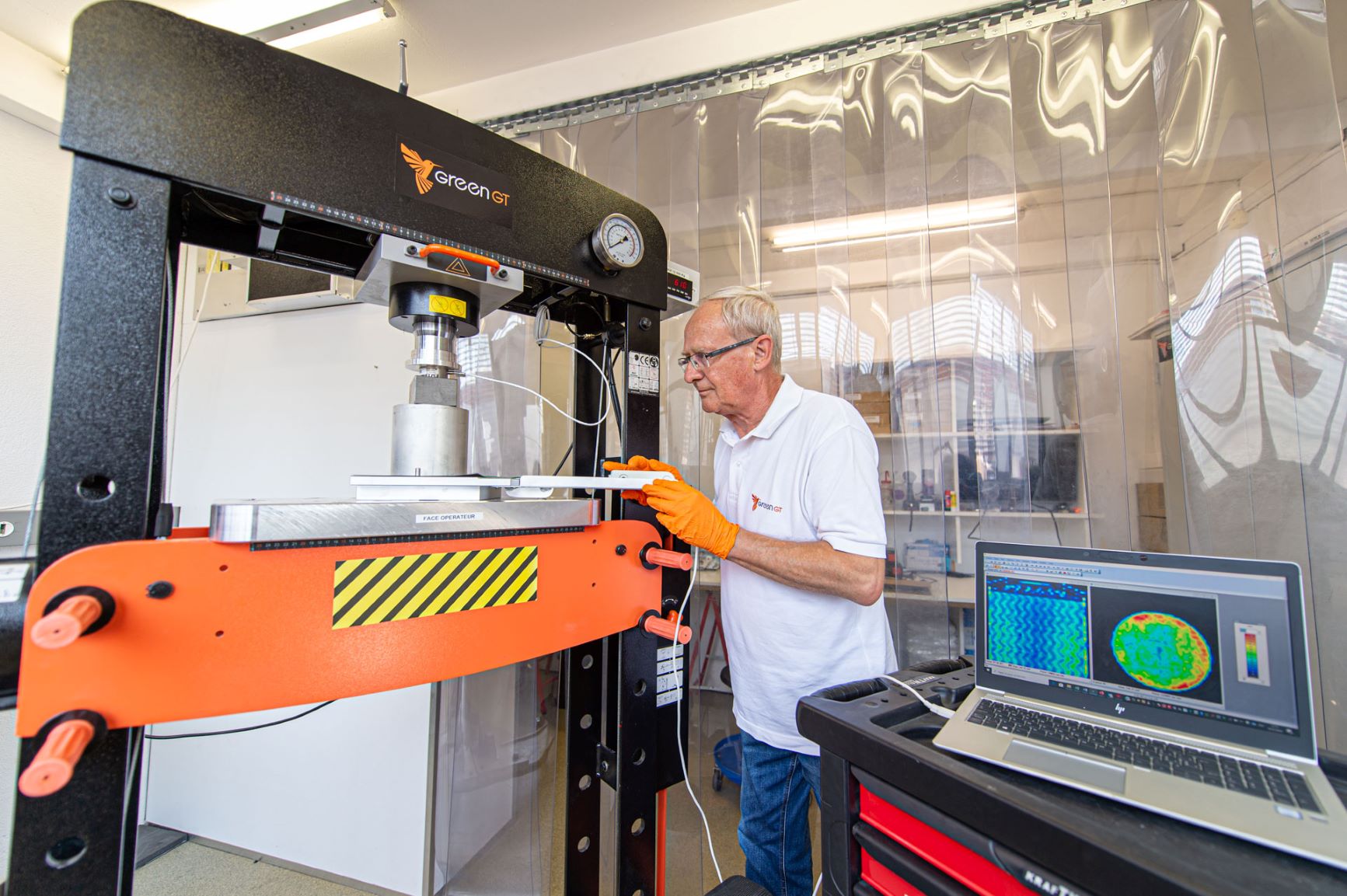 GreenGT vehicles all have the same special feature – a hydrogen-oxygen fuel cell to generate the oxidation that releases the energy to drive the vehicle © Green GT