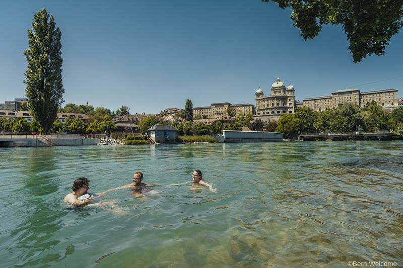 Swimming in the Aare, Bern in front of the Parliament Building