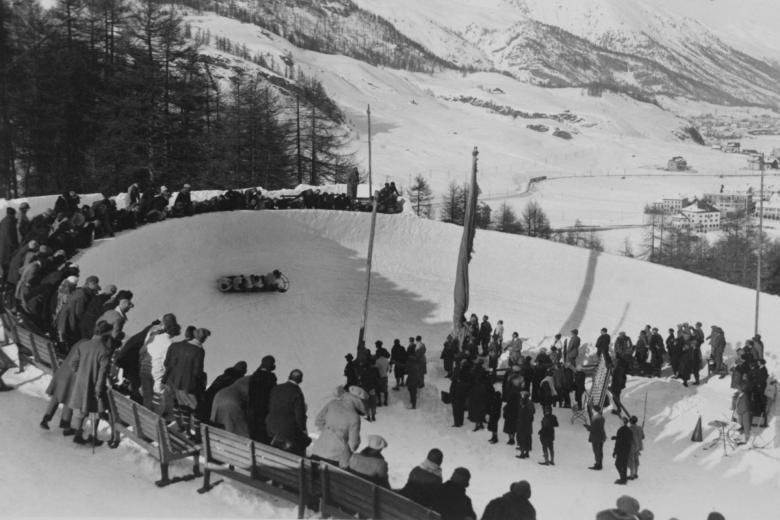 Der Olympia Bob Run St. Moritz–Celerina ist die älteste Bobbahn der Welt und der einzige erhaltene Natureiskanal überhaupt © https://www.stmoritz.ch/fileadmin/_processed_/csm_bob_history_765_022d336847.jpg