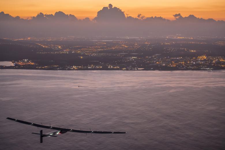 Solar Impulse lands in Hawaii