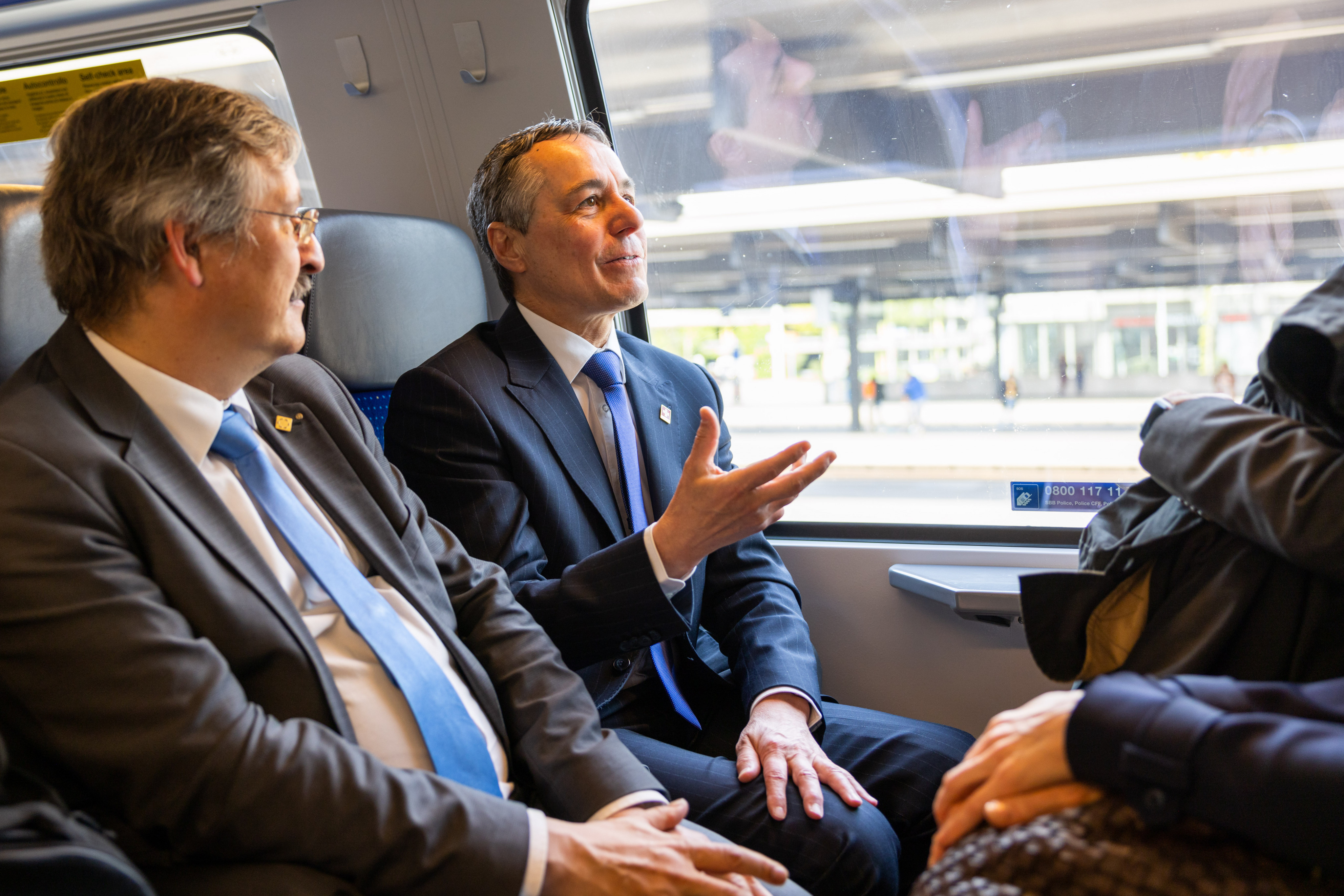 Président de la Confédération Ignazio Cassis dans le train.