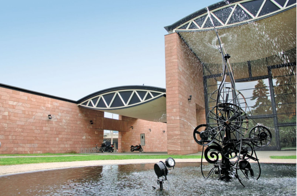 Opere esposte al Museo Tinguely © Николай Максимович, CC BY 3.0, via Wikimedia Commons