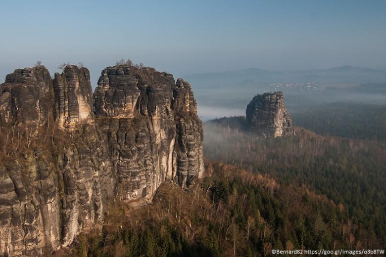 View of the northwestern outliers of the Schrammstein range with Falkenstein in the Elbe Sandstone Mountains ©Bernard82 https://goo.gl/images/o3b8TW
