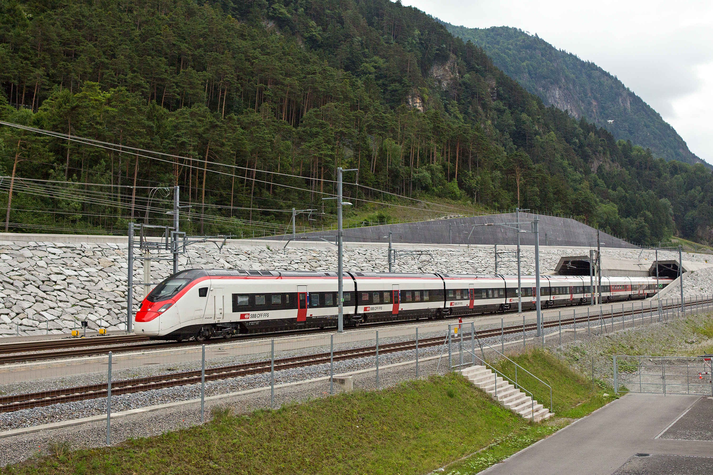 The new 'Giruno' passenger train runs on the Gotthard line © SBB CFF FFS