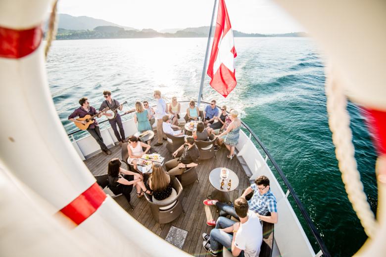 Gastronomy on the boat, Lake Lucerne Region © SGV, 2016, Fotograf: Roger Grütter.
