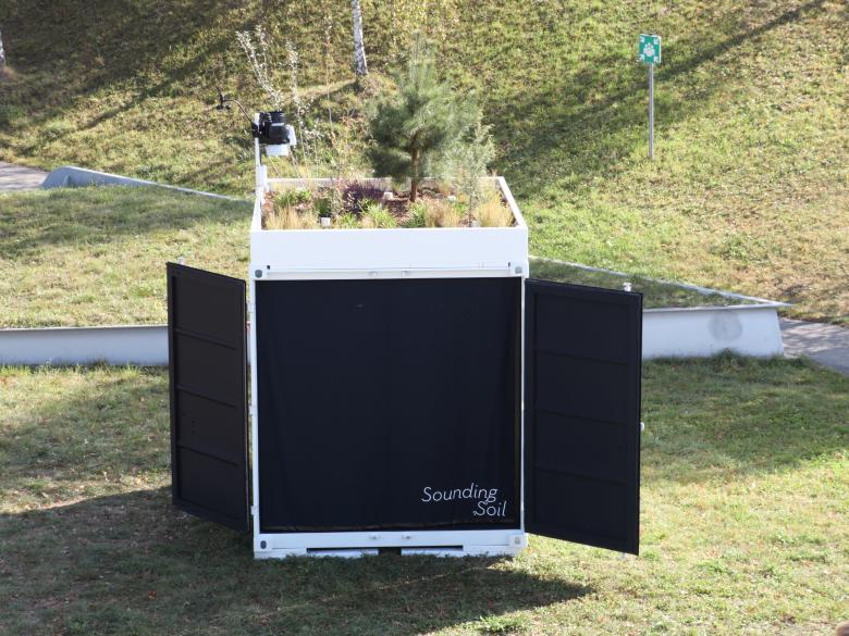 ‘Sounding Soil’ consists of a shipping container equipped with an interior sound system that lets visitors listen to the soil ‘speaking’ © Biovision