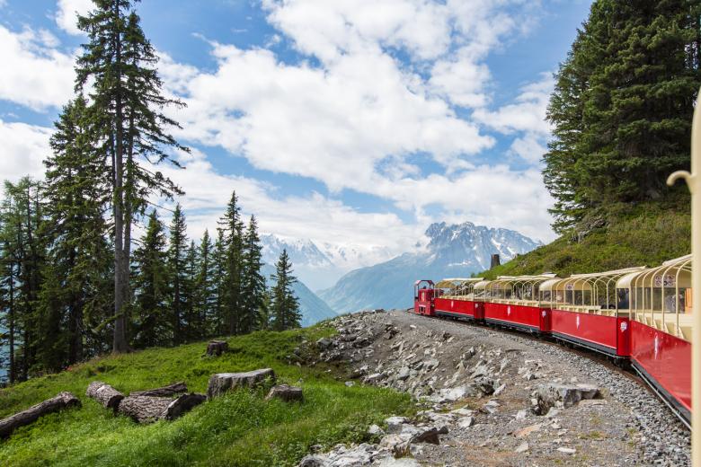 Open-topped panoramic carriages, le Châtelard, Valais, © Verticalp Emosson