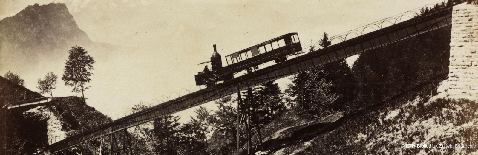 Uno de los primeros convoyes, fotografiado en la década de 1870.