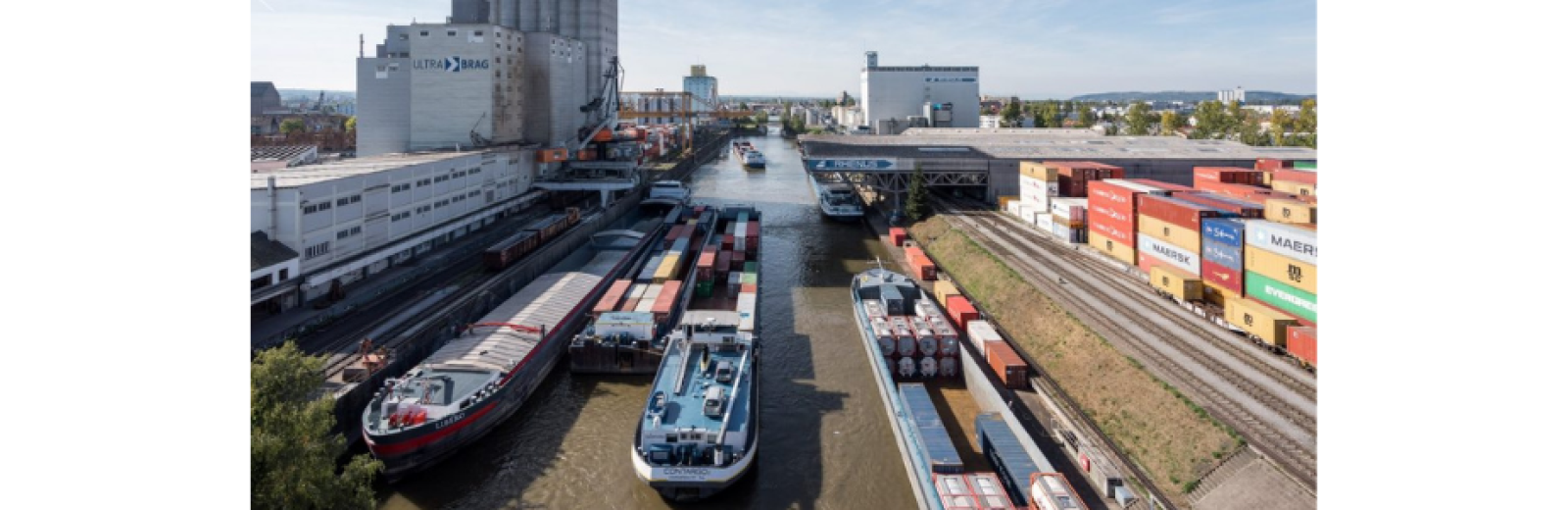 Ogni anno, solo nei porti svizzeri del Reno vengono movimentate 6 milioni di tonnellate di merci. © Patrik Walde