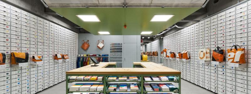 The FREITAG Store in Osaka © Daici Ano