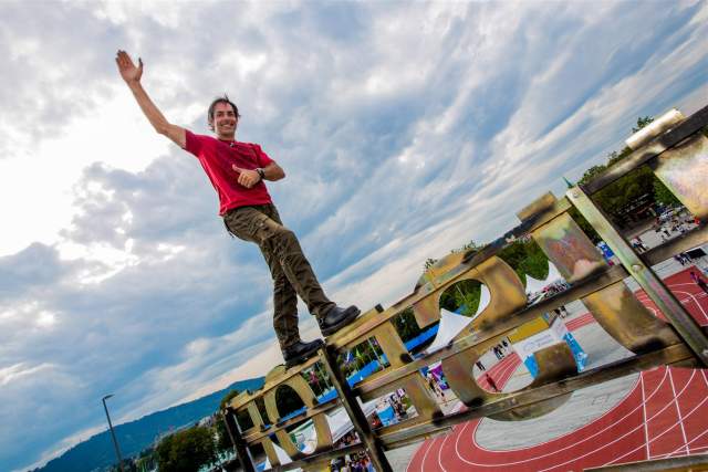 Fearless tightrope artist, Freddy Nock, visits the House of Switzerland