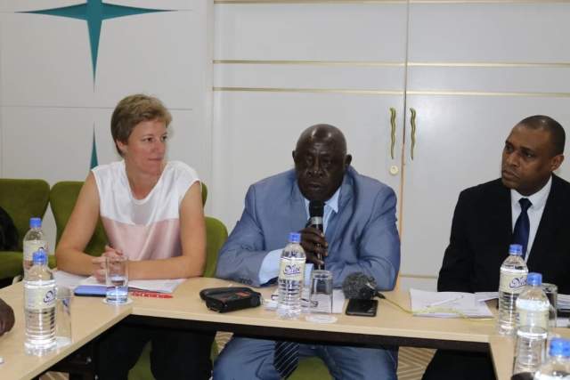 Holliger Joane (Human Security Adviser), Hon. Richard Mulla (former Minister of Foreign Affairs) and Maurice Mboula (International IDEA) conducting a training of trainers on federalism for youth, women and traditional leaders in Juba / December 2019.