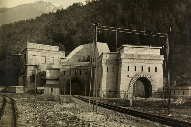 In 1905, BBC electrified the Simplon tunnel at its own expense