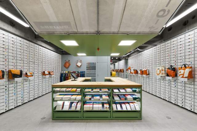 The FREITAG Store in Osaka © Daici Ano