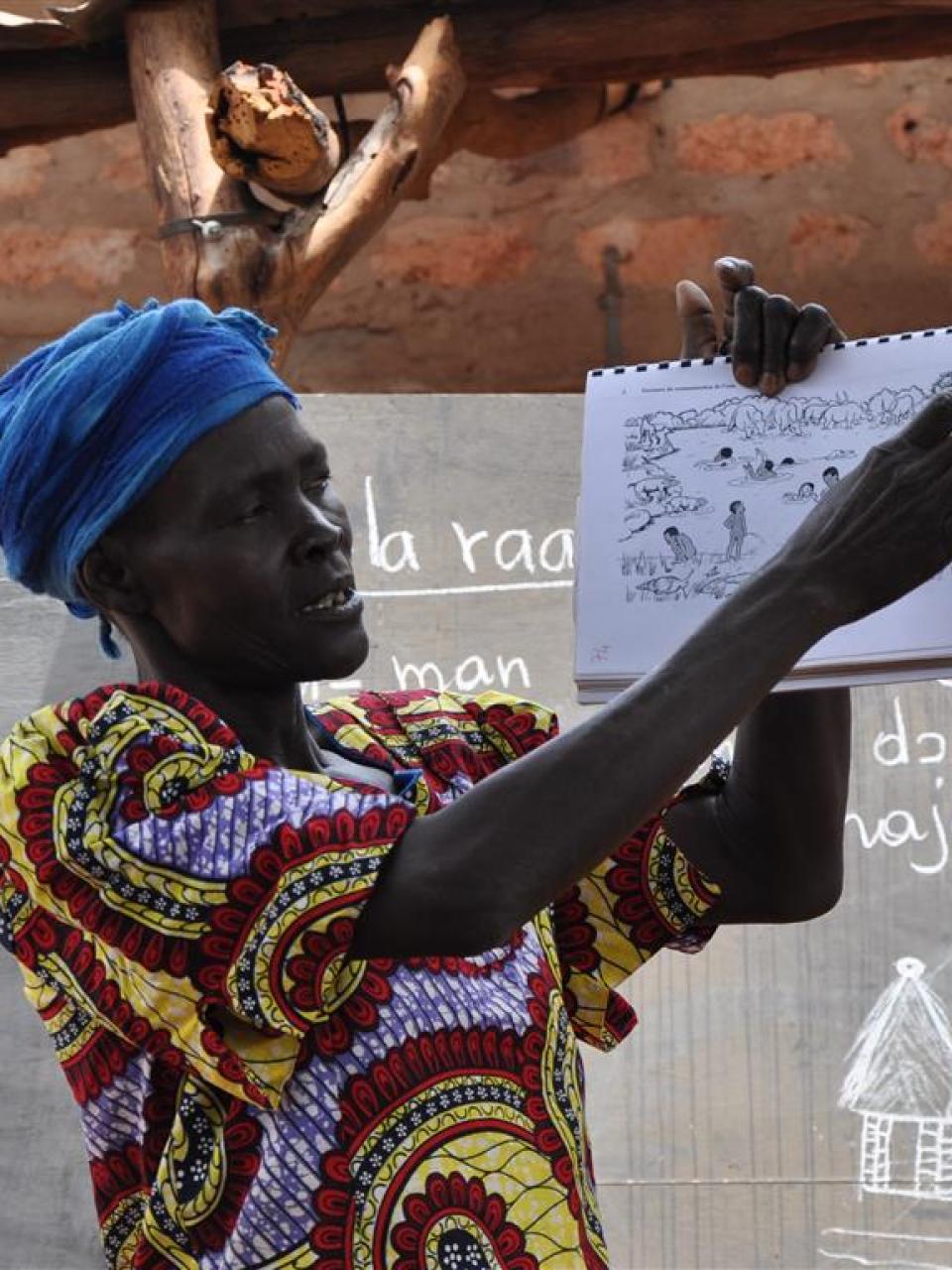 Community feedback at the Yii Adult Basic Education Centre in Moyen-Chari Region (run by PADI) © Enfants du Monde (Florent Dupertuis)