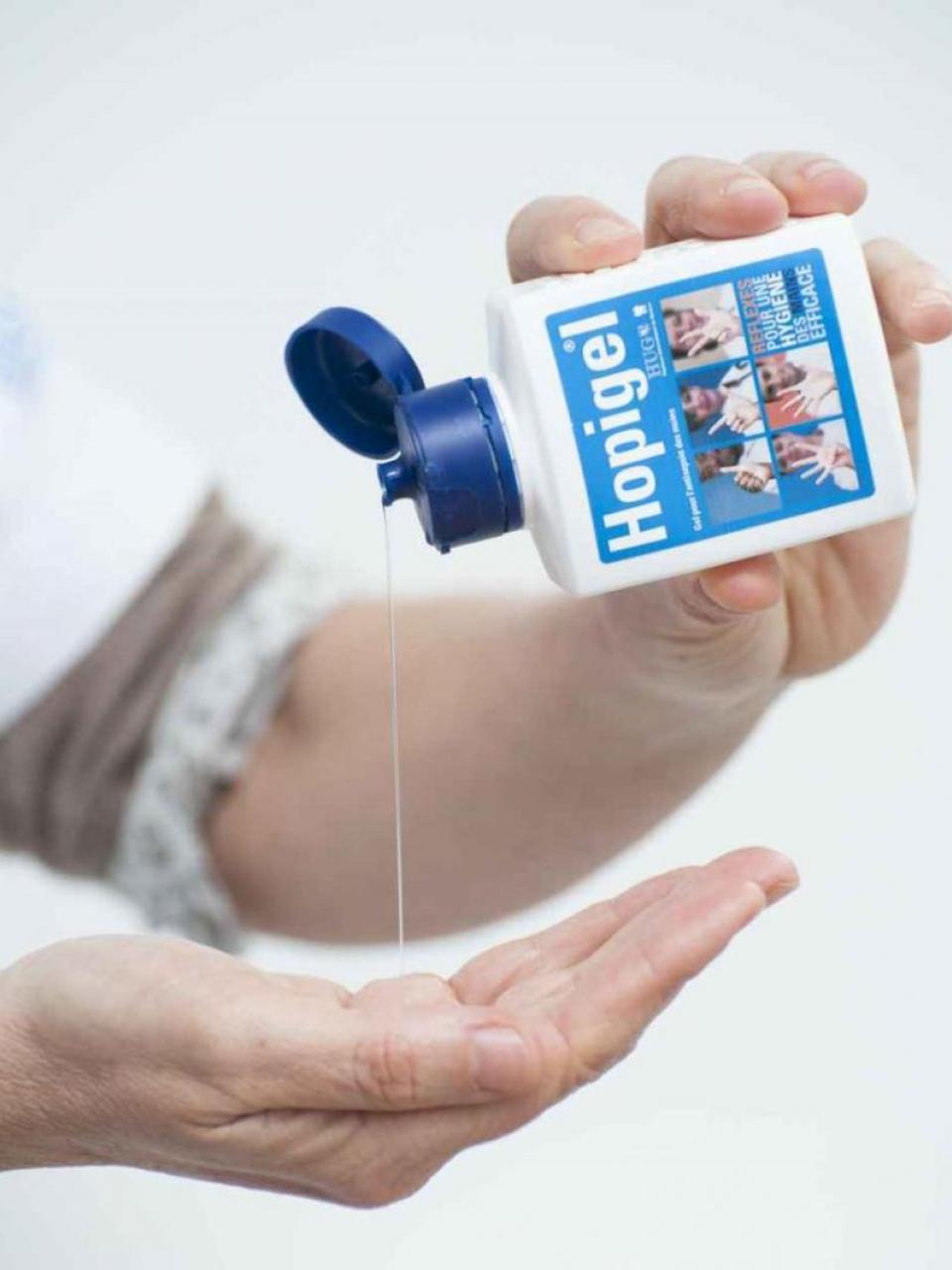 La solution hydroalcoolique qui a révolutionné la désinfection des mains en milieu médical © Julien Gregorio/phovea/HUG