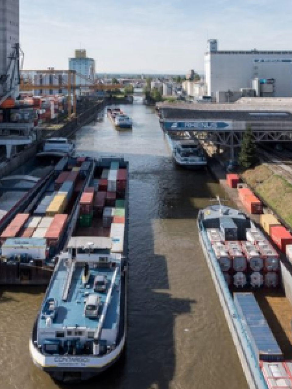Some six million tonnes of goods are transhipped annually at the Port of Switzerland alone. © Patrik Walde